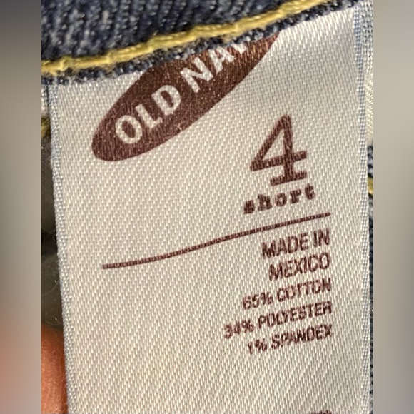 Old Navy Mid Rise-Flirt-Boot Cut Jeans-Medium wash 5 pocket. 4 Short. 29” Inseam - Picture 4 of 4